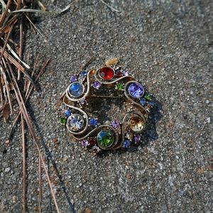 Monet Multi Rhinestones Brooch Pin 💋💘💫